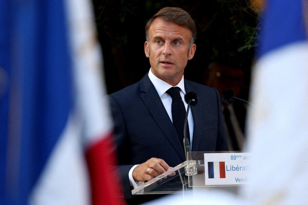 Le président Macron participe à la cérémonie pour les 80 ans de la libération de Bormes-Les-Mimosas