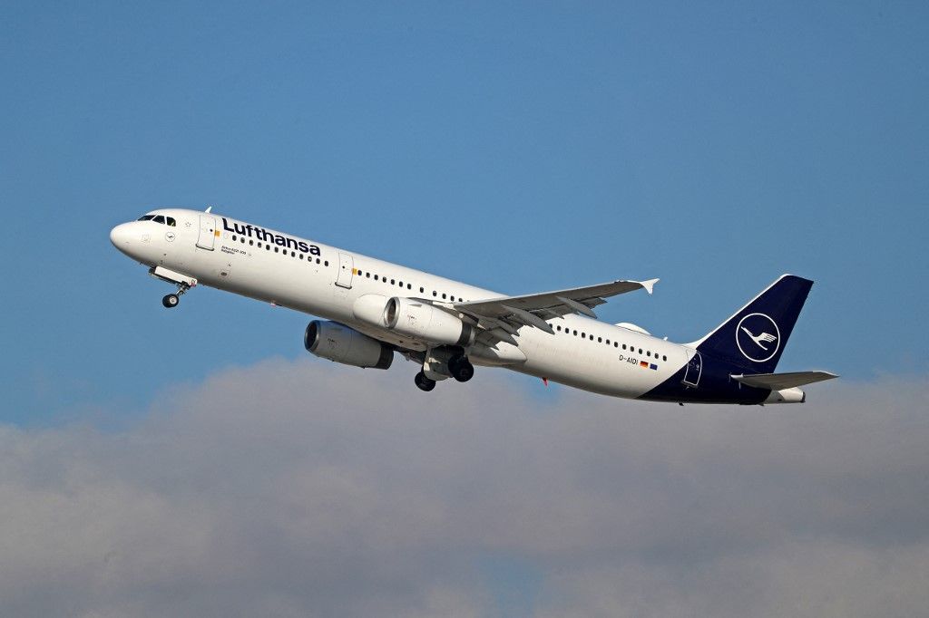 A British Airways és a Lufthansa is sűrítette járatait Afganisztán felett, miután felértékelődött az afgán légtér relatív biztonsága.
An Airbus A321-231 from Lufthansa takes off from Barcelona airport in Barcelona, Spain, on January 9, 2024. (Photo by Joan Valls/Urbanandsport/NurPhoto) (Photo by Urbanandsport / NurPhoto / NurPhoto via AFP)