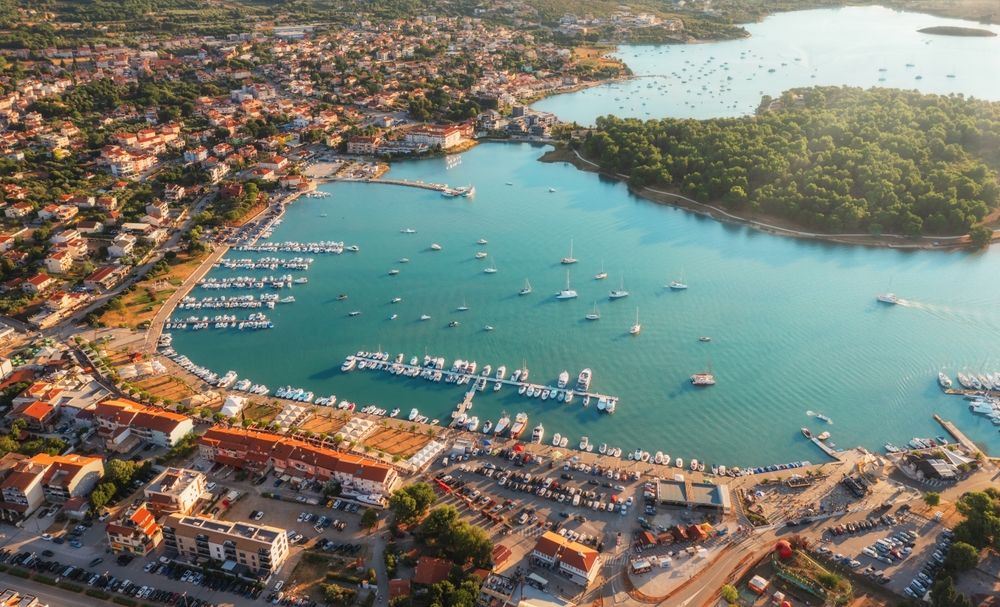 Beautiful,Medulin,City,Aerial,View.,Top,View,From,Drone,Of
Horvátország, Medulin, Isztria, kikötő