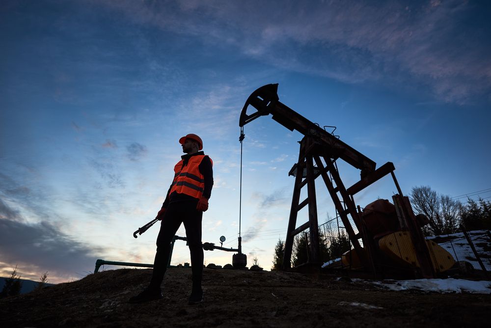 Horizontal,Snapshot,Of,A,Silhouette,Of,An,Oilman,In,Orange