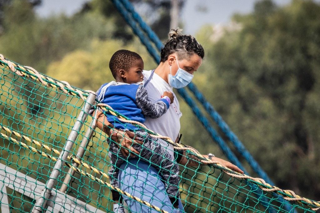 Geo Barents Arrives in Italy's Brindisi Port With 471 Migrants