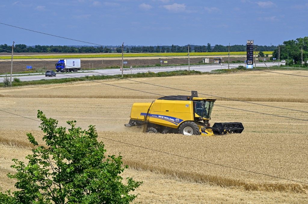 Harvesting winter wheat in northern Zaporizhzhia region