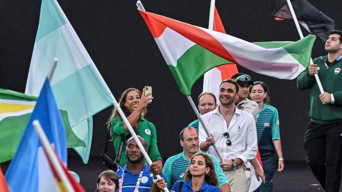 Hazatértek az Aranygéppel a magyar olimpikonok