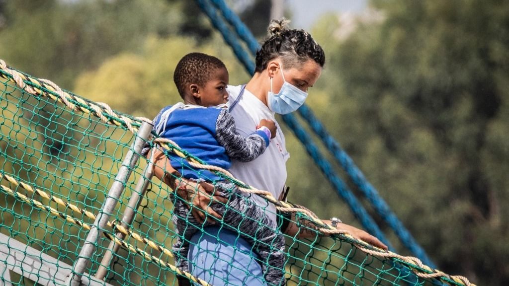 Geo Barents Arrives in Italy's Brindisi Port With 471 Migrants
migránshullám