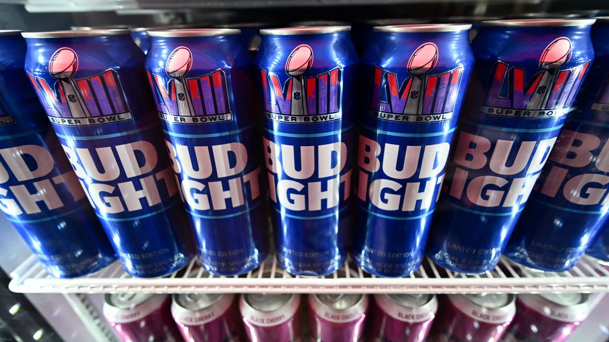 A botrány után riválisait tapossa a Bud Light gyártója