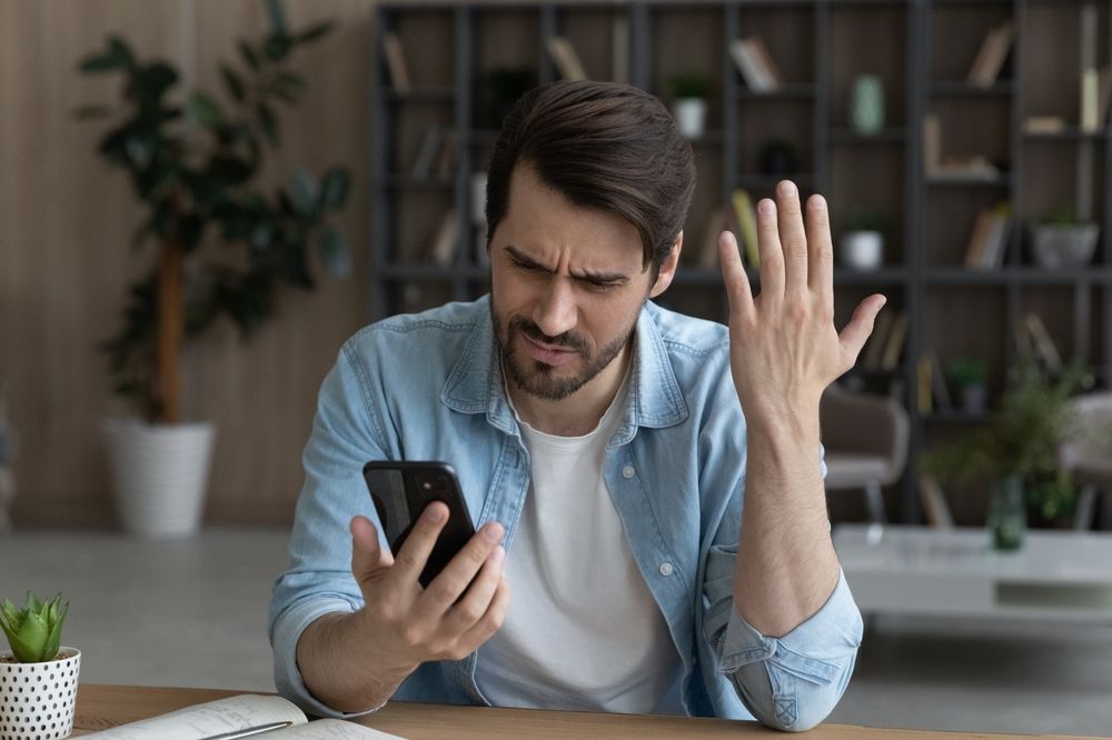 Telephone,Problem.,Upset,Angry,Millennial,Male,Feel,Outraged,By,Bad
Szigoríthatják a közösségi oldalak szabályozásáról szóló brit törvényt.