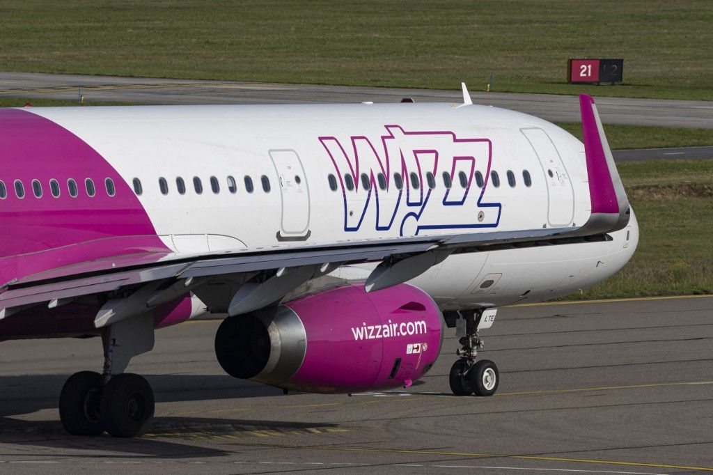 WizzAir Airbus A321 Departing From Eindhoven Airport