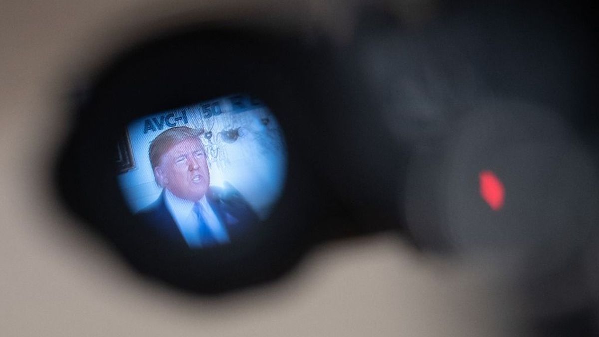 Donald Trump bejelentette, hogy háromszor csap össze Kamala Harris-szel