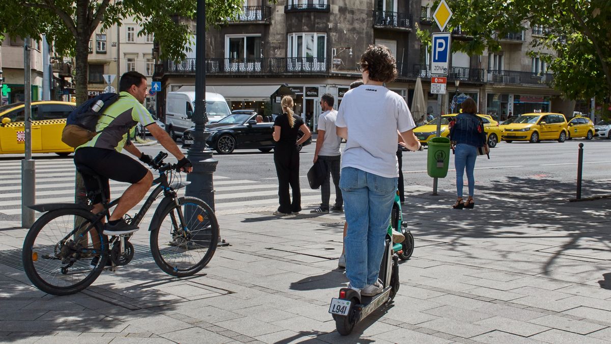 Lázár János sajtótájékoztatót tart: bejelenthetik az új KRESZ részleteit