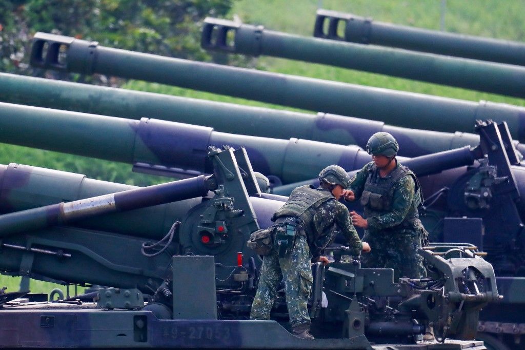 Taiwan live-fire artillery training amid tensions with China