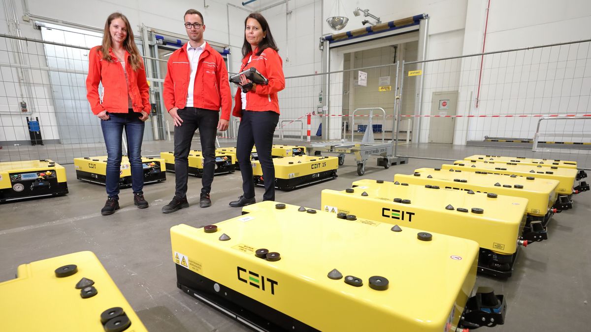 Gőzerővel dolgoznak a győri Audi önjáró robotjai
