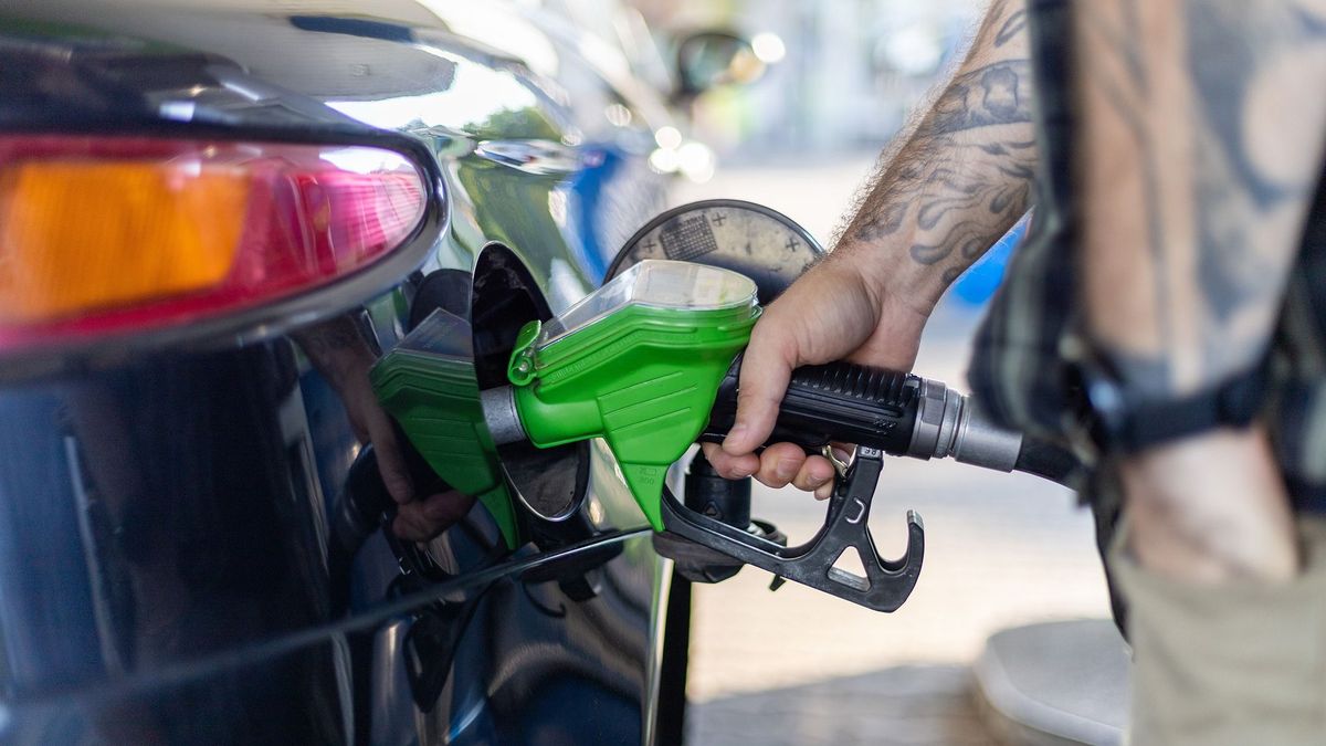 Ismét olcsóbb lesz tankolni