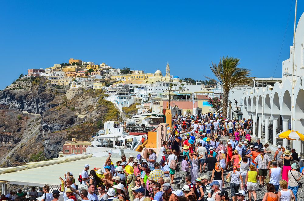 Santorini,-,Greece,,September,13,2013:,Many,Tourists,And,Visitors