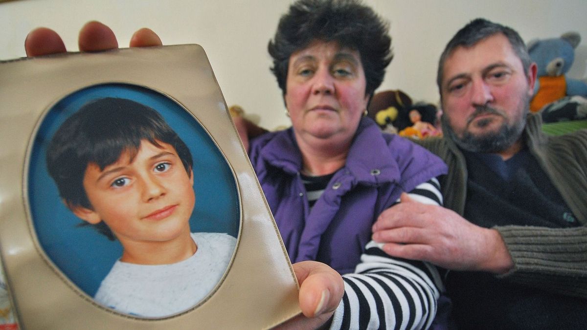 Baja, 2009. január 23.Az eltünt Till Tamás szülei kisfiuk fényképét mutatják. Till Mátyás és felesége.Fotó: Ujvári Sándor