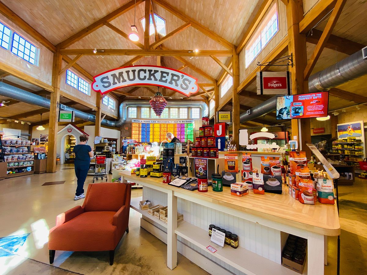 Orrville,,Ohio/usa-,October,2020-,The,Smucker’s,Store,And,Cafe,In