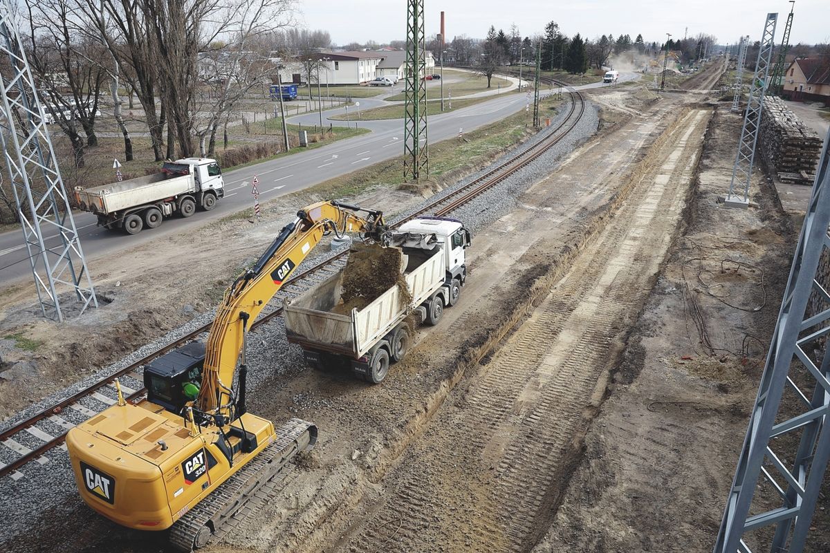 20240227 Kiskunhalas

Látványos képeken a Budapest-Belgrád vasútvonal kiskunhalasi szakaszának építése.

Fotó: Pozsgai Ákos PÁ Pet?fi Népe