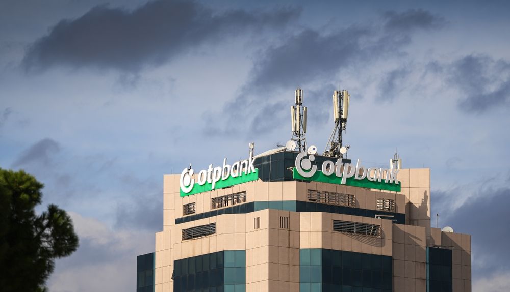 The,Logo,Sign,Of, Otp ,Bank,On,Top,Of,A