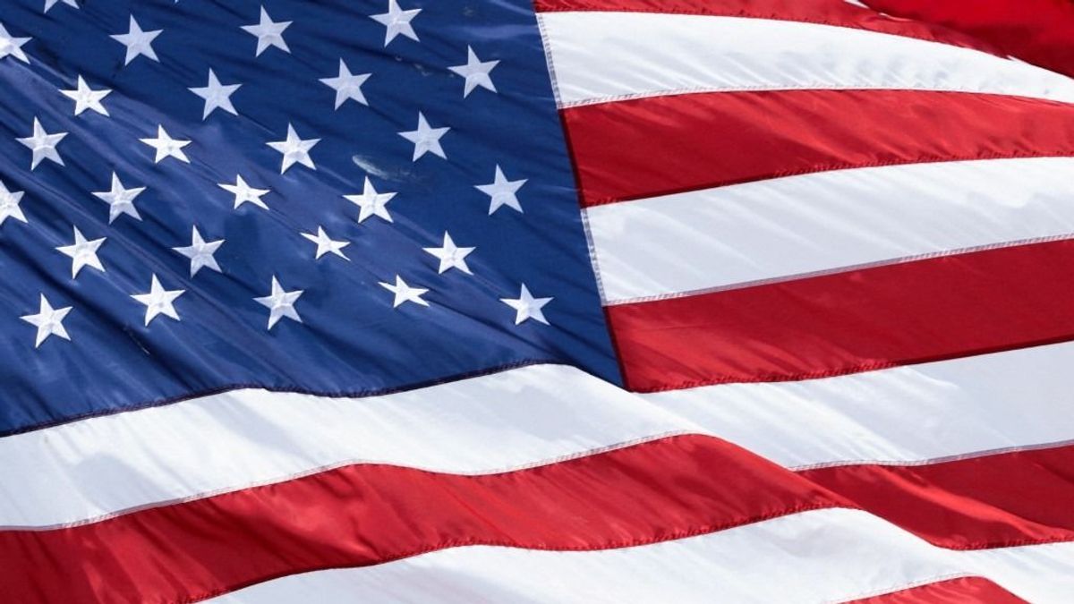 Ami Amerikának jó, nekünk rossz: fékevesztett szakadásba kezdett a forint, bődületes lendületet vett a dollár