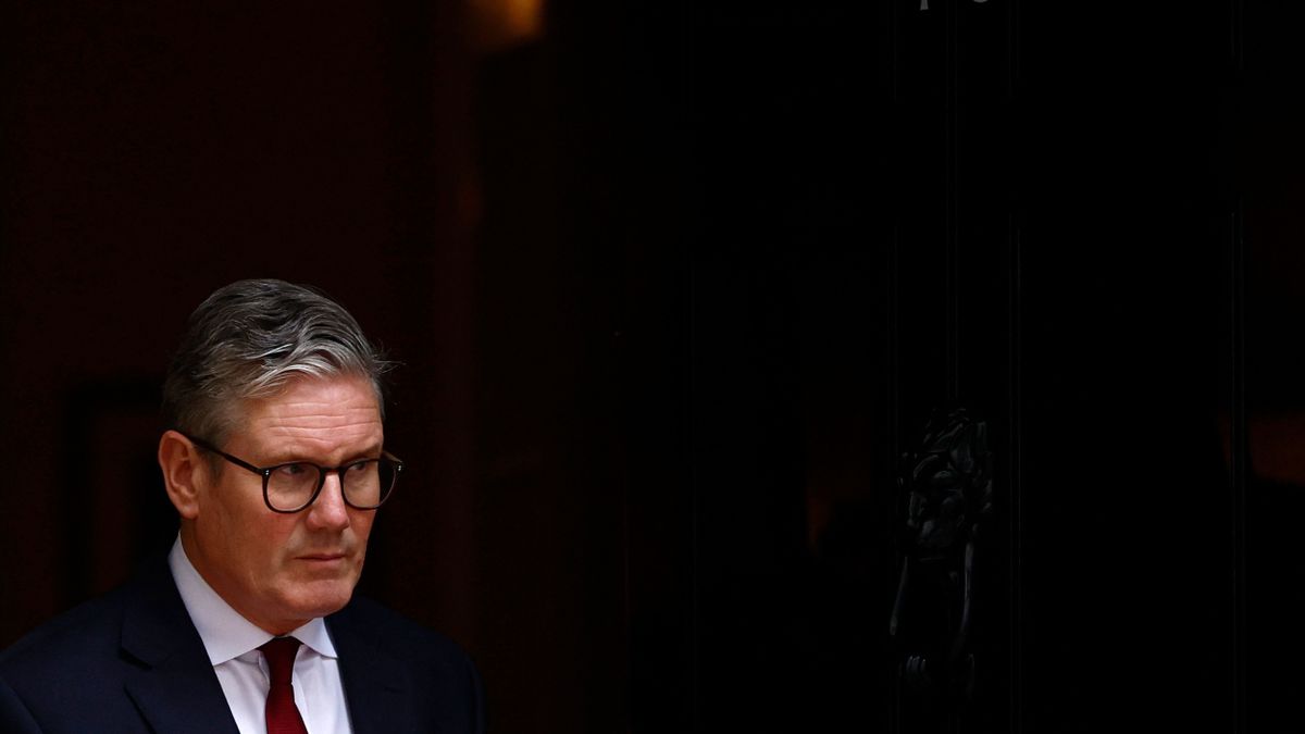 Starmer: keményen megbüntetjük a brit tüntetőket