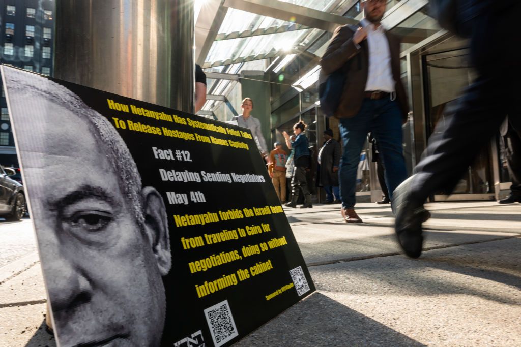 Protesters Gather Outside UJA In New York To Call For A Ceasefire And Hostage Deal In Gaza
bérgyilkos