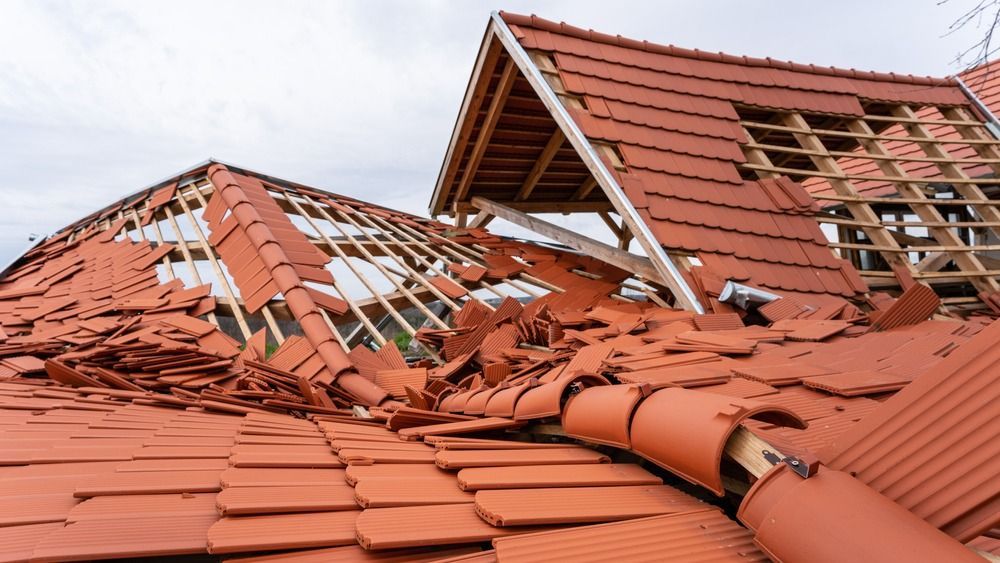 Broken,Roof,After,A,Storm
vihar