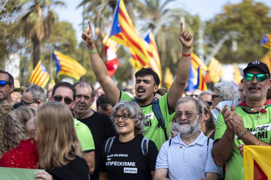 National Day of Catalonia marked in Barcelona, katalónia, spanyol, 