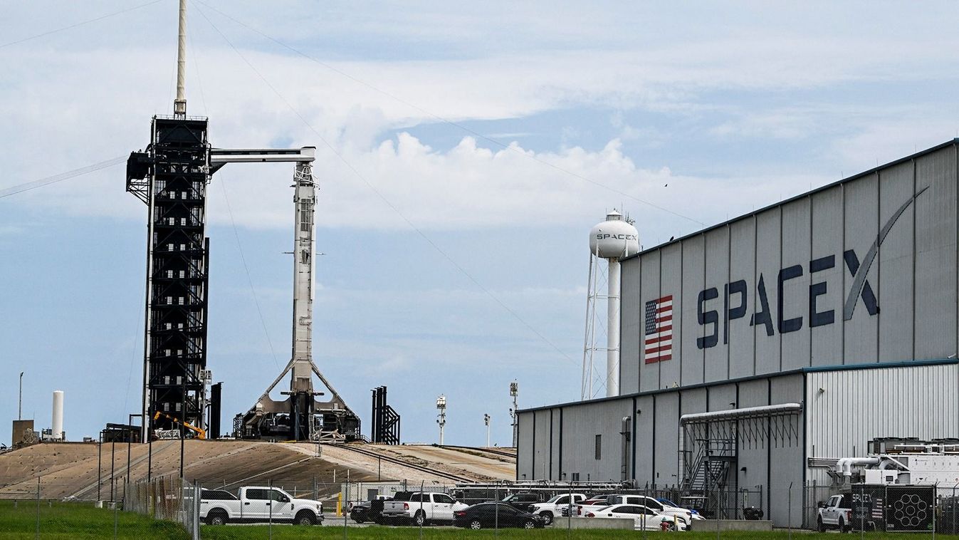 elon musk vietnám A SpaceX Falcon 9 rocket with the Crew Dragon Resilience capsule sits on Launch Complex 39A at Kennedy Space Center ahead of the Polaris Dawn Mission in Cape Canaveral, Florida, on September 9, 2024. The launch window will open early on Tuesday morning, September 10, 2024. (Photo by CHANDAN KHANNA / AFP)