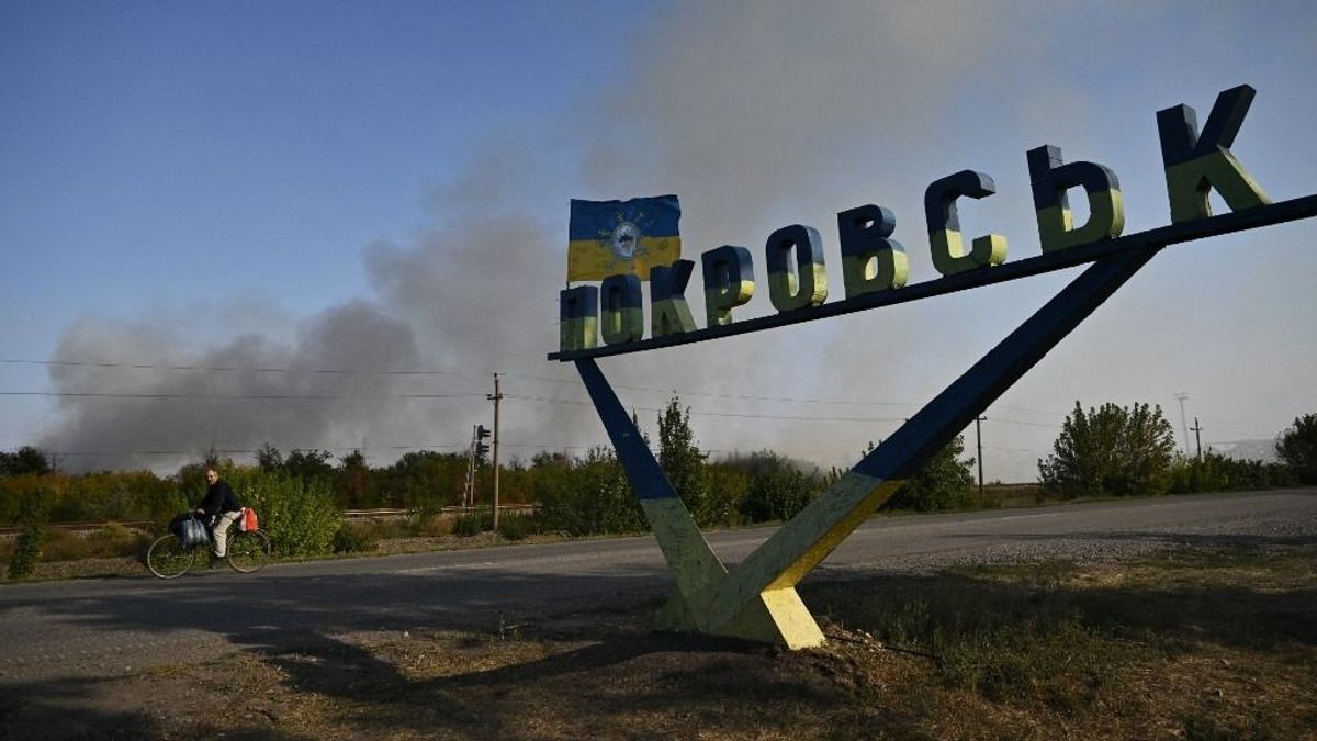 Ukrán kulcsváros áll az elesés előtt, a földig rombolt Bahmut véres emléke kísért