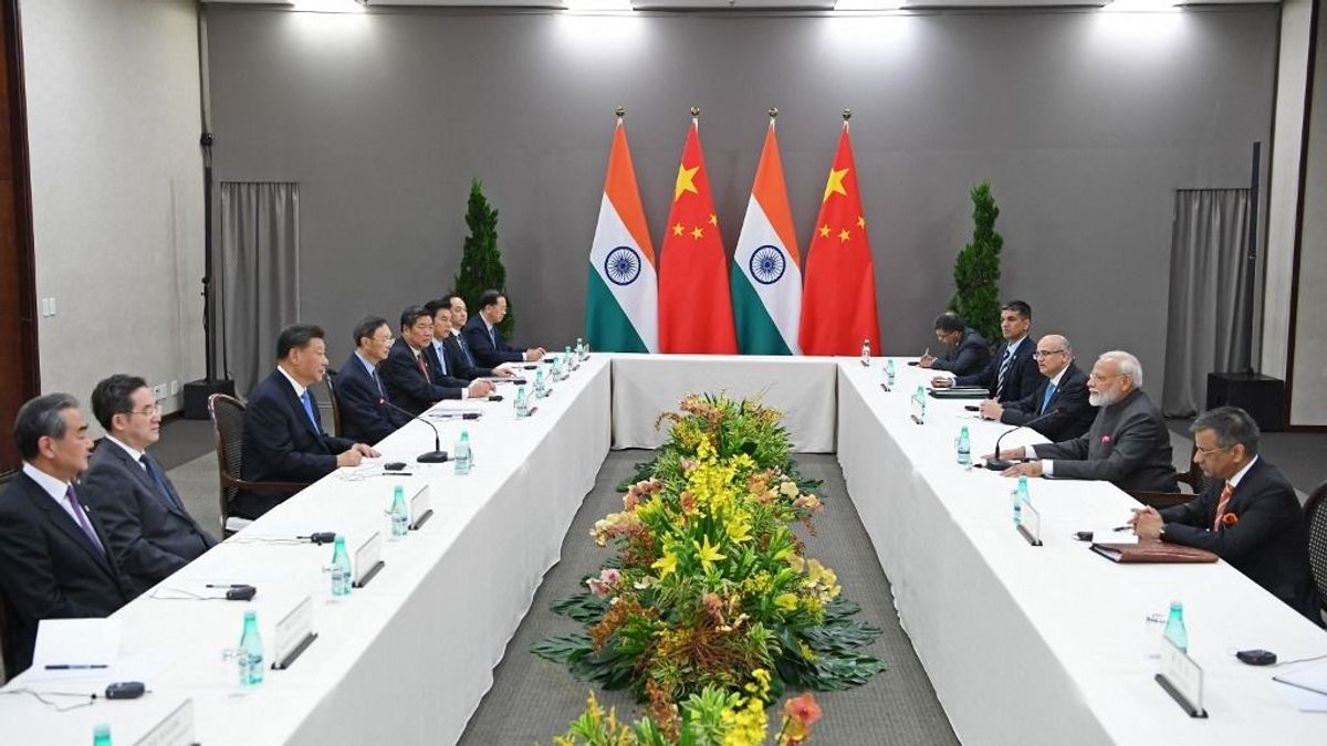 India kínai segítséggel akarja átvenni riválisa helyét