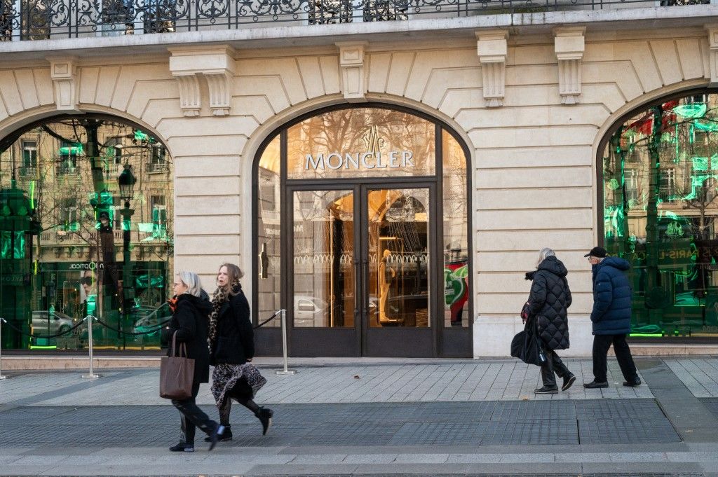 LVMH + Moncler 
Champs Elysees