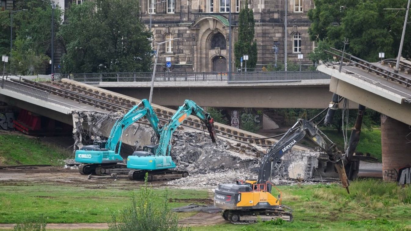 Bridge collapse in Dresden
Carola híd összeomlott
Drezda