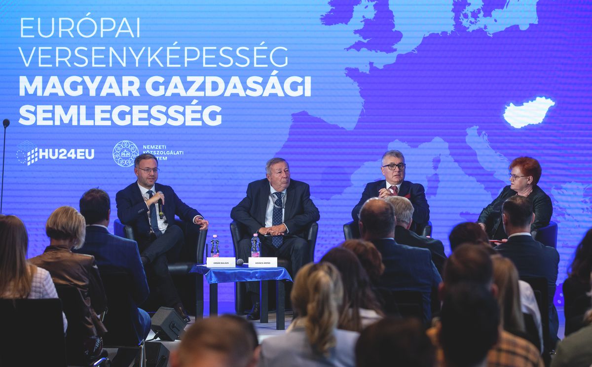 2024.09.25. Budapest
Európai versenyképesség, magyar gazdasági semlegesség címmel konferencia a Nemzeti Közszolgálati Egyetemen
 Orbán Balázs, a miniszterelnök politikai igazgatója (b) beszél, mellette Kovács Árpád, a miniszterelnök stratégiai tanácsadó testületének tagja (k) és Lentner Csaba egyetemi tanár, Szalai Piroska

foto: Vémi Zoltán Világgazdaság VG