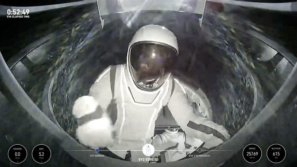 First private spacewalk performed by the crew of the Polaris Dawn mission
spacex