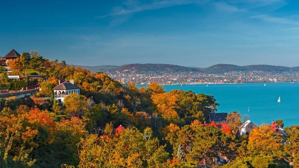 Tihany,,Hungary,-,20,October,,2018:,View,On,Lake,Balaton
ősz, időjárás, esős idő, nyárias idő