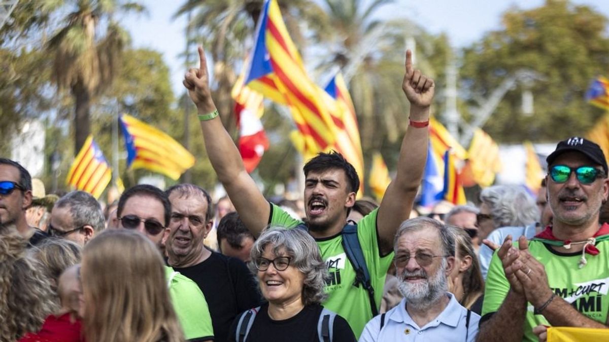 Hatvanezren tüntettek Barcelonában a függetlenségért a katalán nemzeti ünnepen