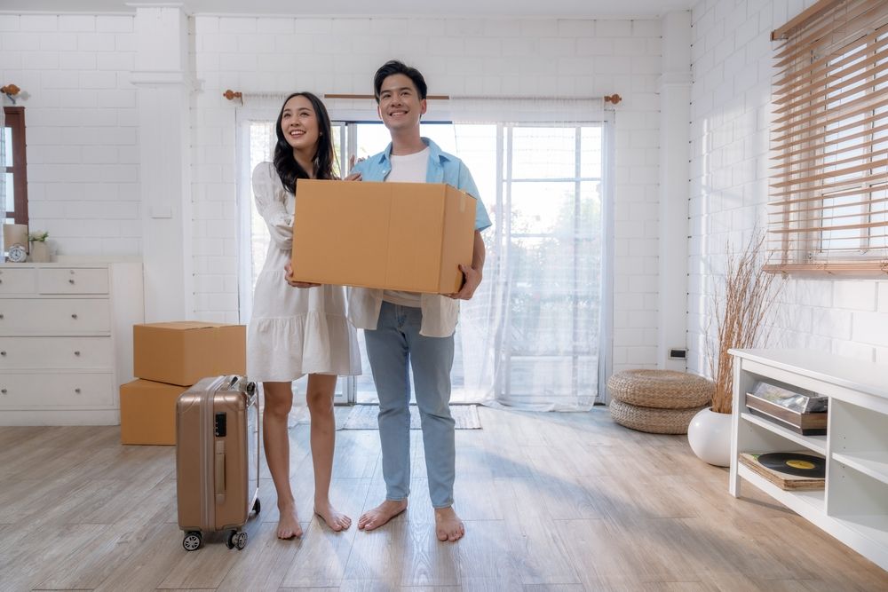 Happy,Asian,Couple,Moving,Into,Their,New,Home.