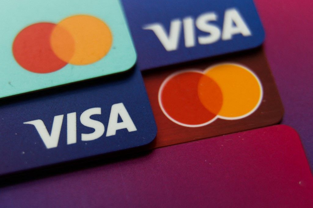 Visa, MasterCard And Revolut Photo Illustrations
bankkártya