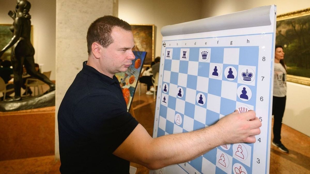 A pénzügyi élet és a sakk kéz a kézben jár