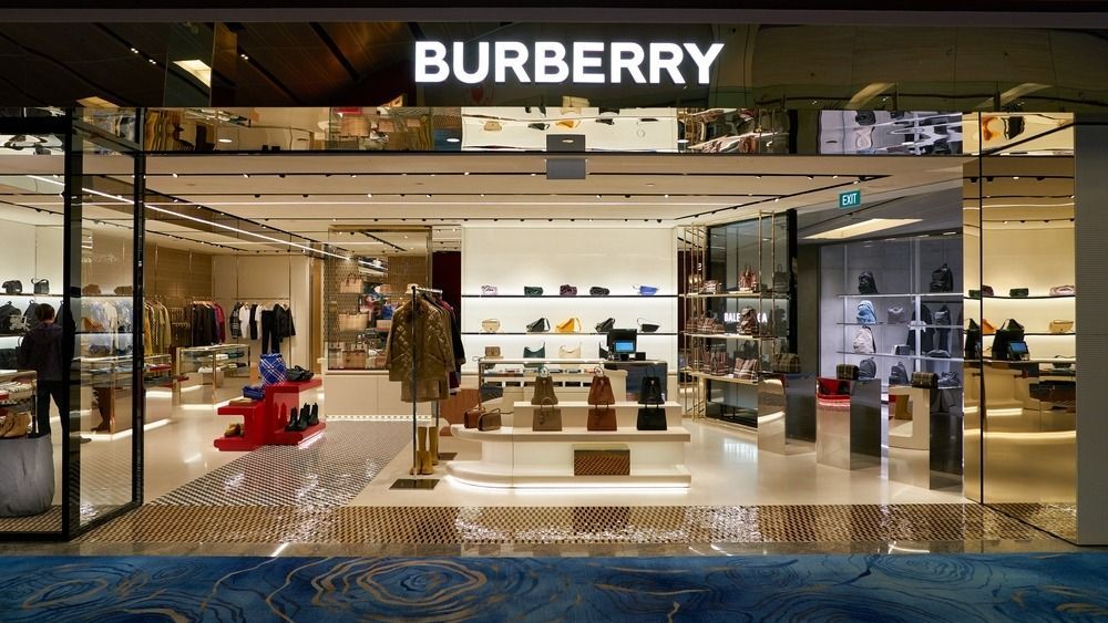 Luxusipar, burberry
Singapore,-,November,07,,2023:,Burberry,Storefront,Inside,Singapore,Changi