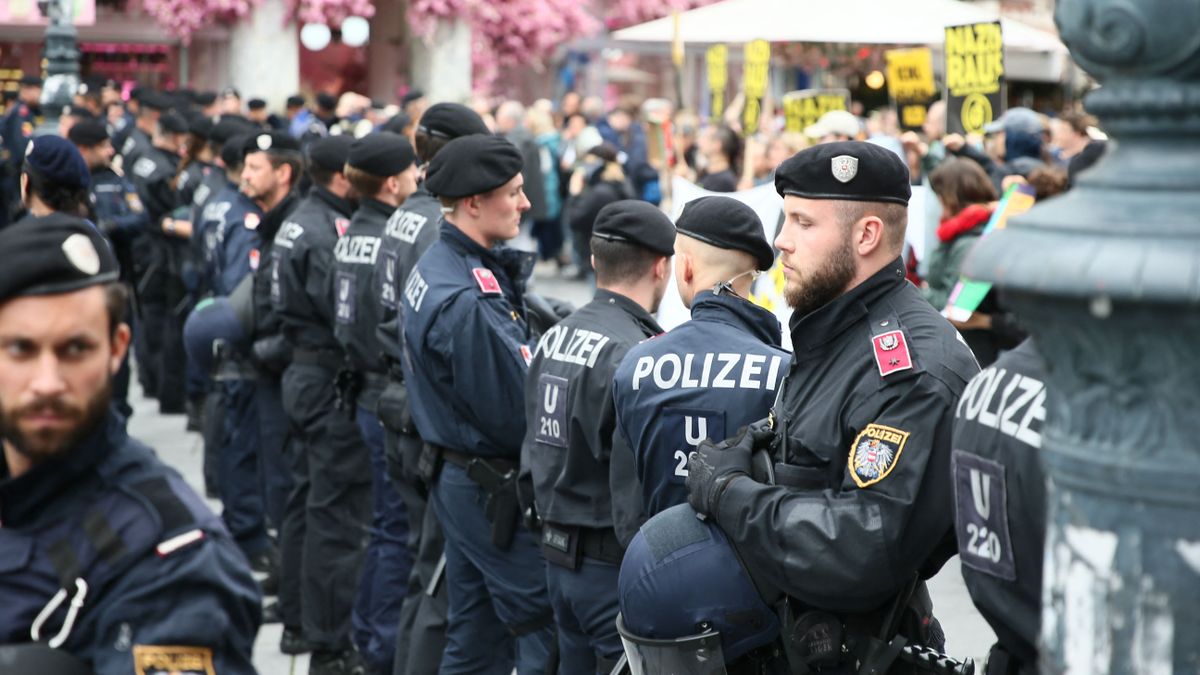 Baloldali aktivisták támadtak a győzelmét ünneplő osztrák Szabadságpártra