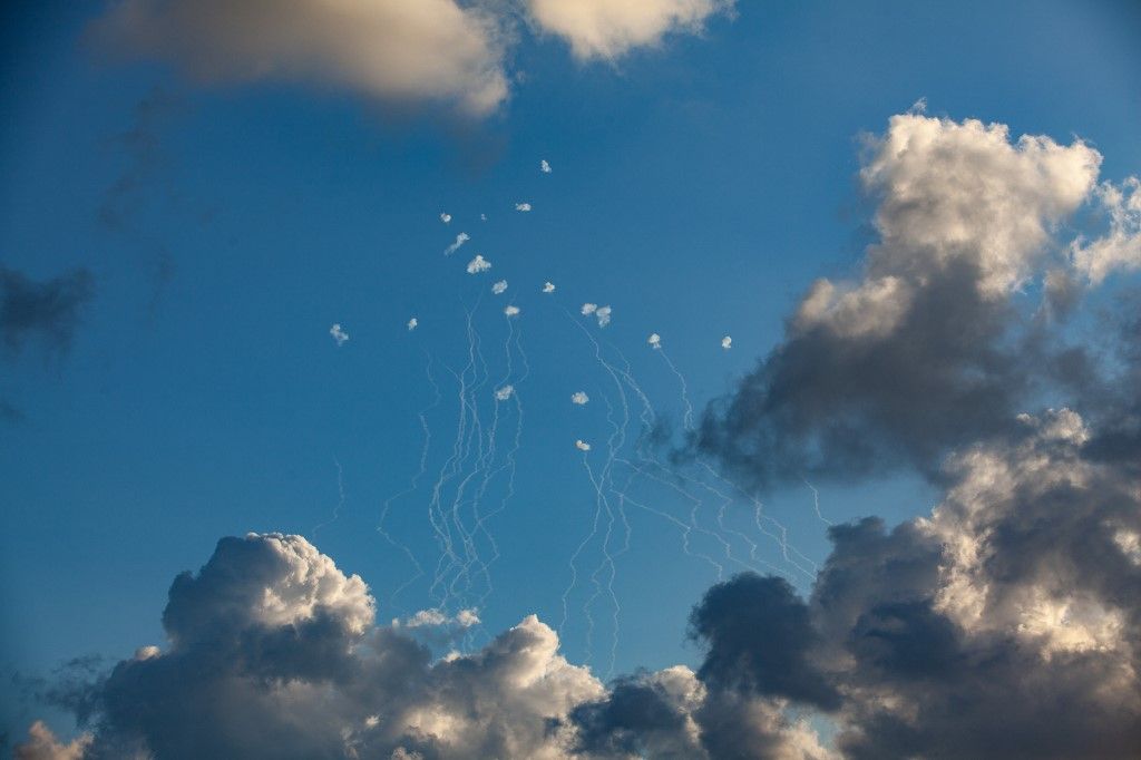 Israeli Military Intercepts Missiles Fired From LebanonrakétaIzraellégvédelem, A Hezbollah újra Haifát lövi