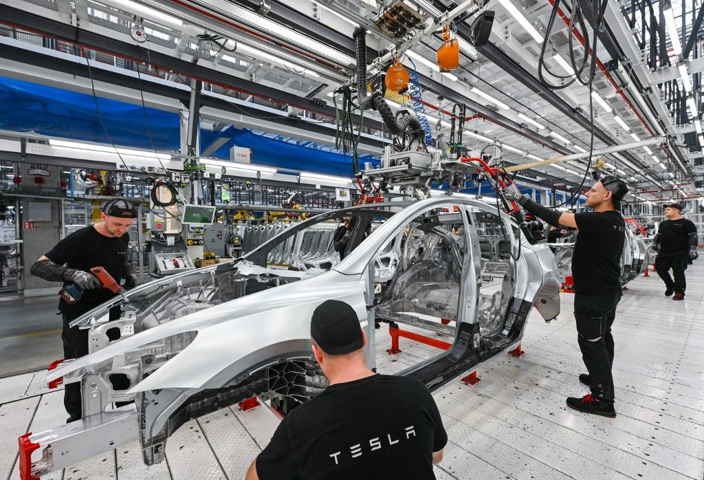 Tesla Gigafactory Berlin-Brandenburg
PRODUCTION - 29 July 2024, Brandenburg, Grünheide: Production of the Tesla Model Y electric vehicle at the Tesla Gigafactory Berlin-Brandenburg. Photo: Patrick Pleul/dpa (Photo by PATRICK PLEUL / DPA / dpa Picture-Alliance via AFP)