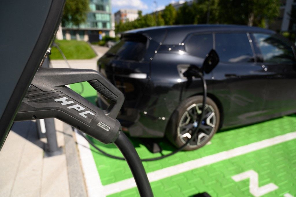 Electric Vehicles Charging Station In Warsaw.
elektromos autó
eladás
autópiac