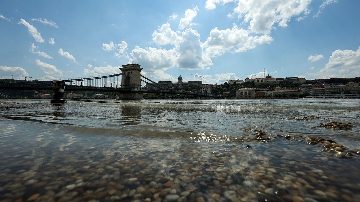 Budapest, 2024. június 8.Az áradó Duna Budapesten, a Lánchídnál az árhullám tetőzésekor 2024. június 8-án.MTI/Hegedüs Róbert