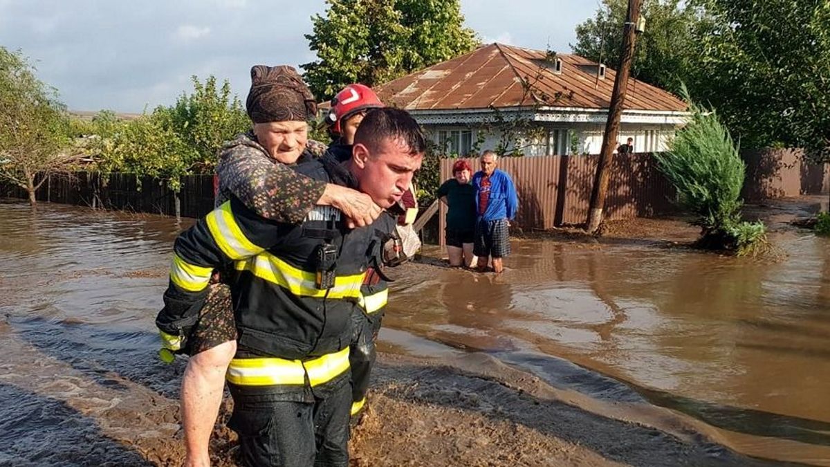 Árvíz: katasztrofális a helyzet két román megyében, sokan meghaltak, és ezrek vannak veszélyben