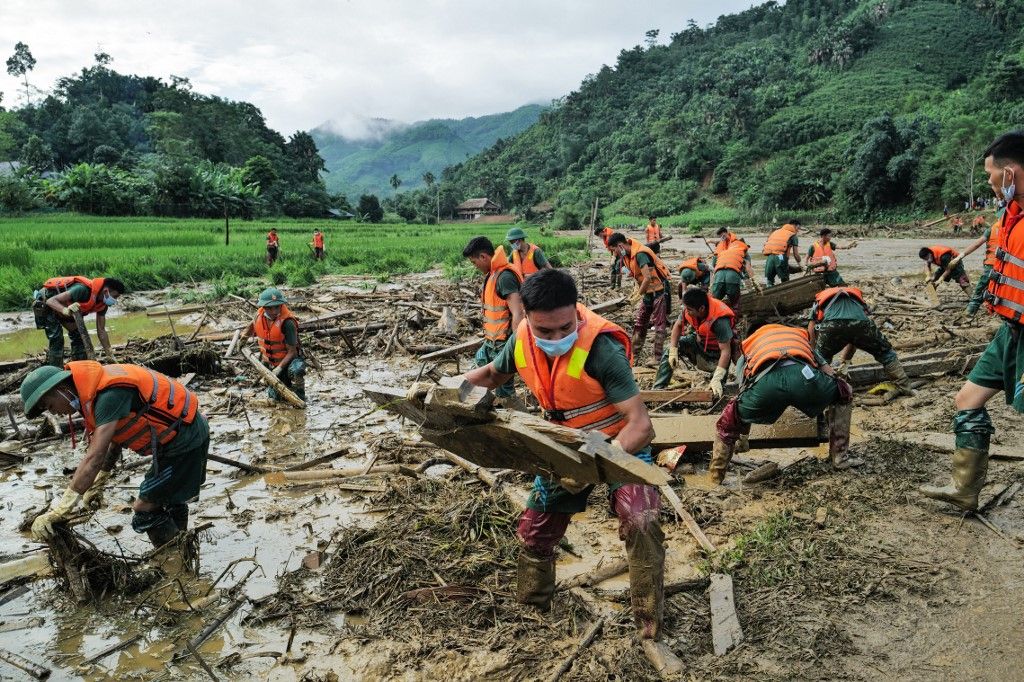 Rescue officials sift through debris at the site of a landslide in the remote mountainous village of Lang Nu, in Lao Cai province on September 12, 2024, in the aftermath of Typhoon Yagi hitting northern Vietnam. Millions of people across Southeast Asia struggled on September 12 with flooded homes, power cuts and wrecked infrastructure after Typhoon Yagi swept through the region, as the death toll passed 200. (Photo by AFP)