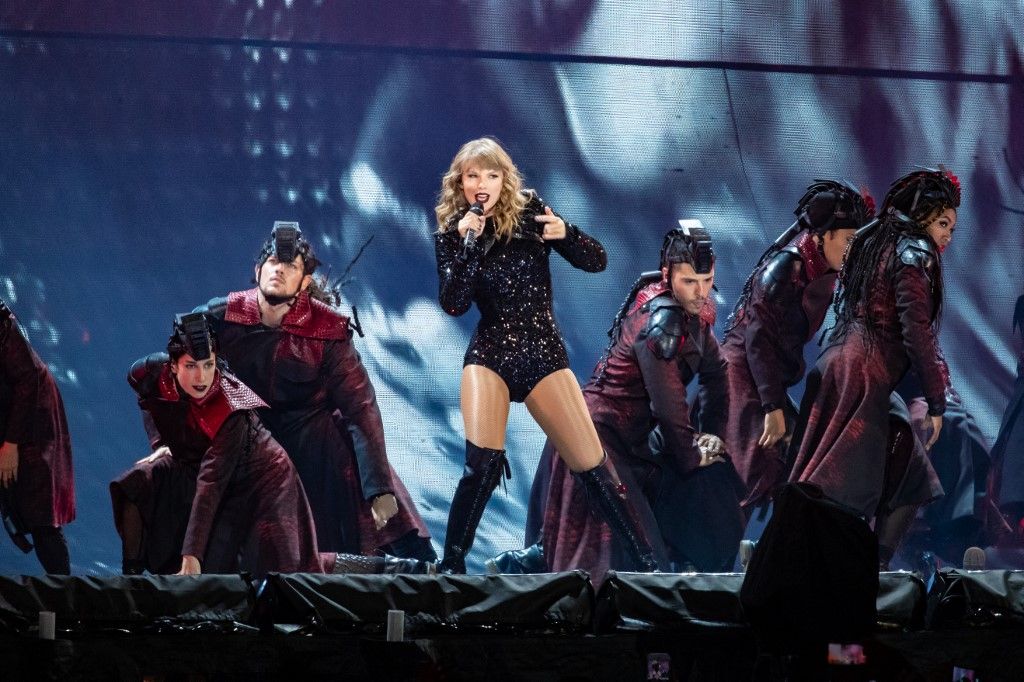 Taylor Swift performs onstage during the Reputation Stadium Tour at NRG Stadium on September 29, 2018 in Houston, Texas. (Photo by SUZANNE CORDEIRO / AFP)