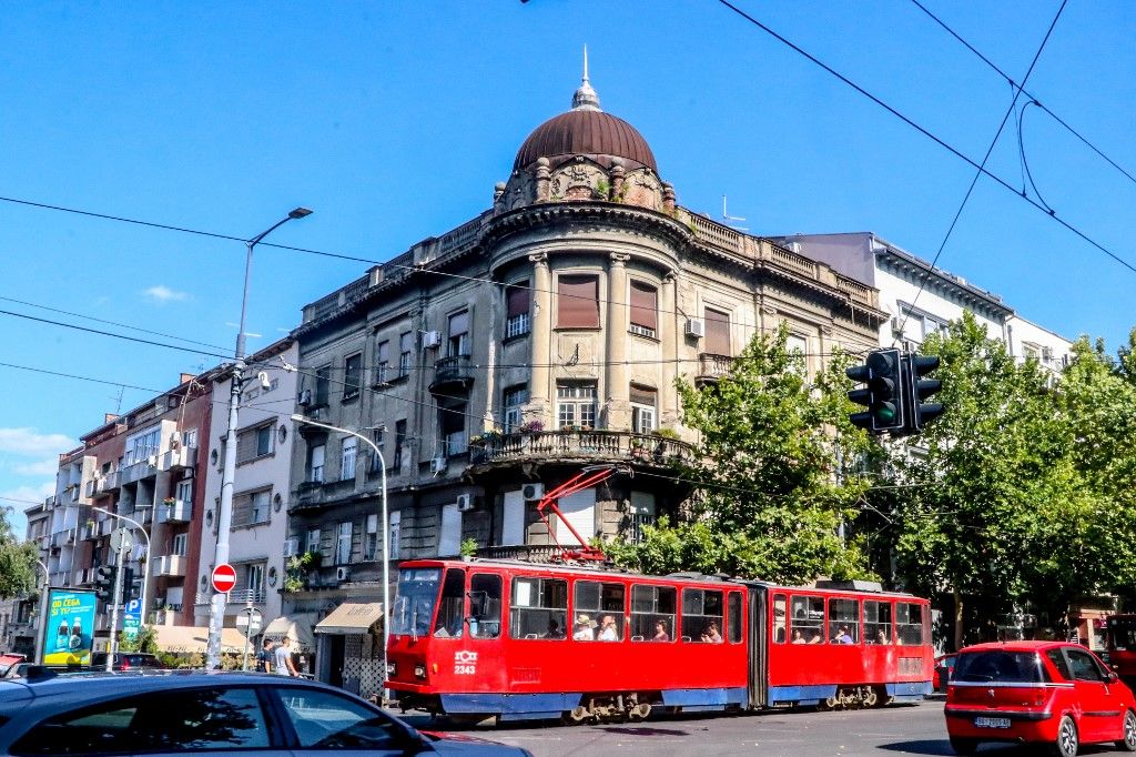 Szerbiában Crossroads of Western, Eastern, Southern Europe to Asia: Belgrade's Dorcol bridges history, modernity