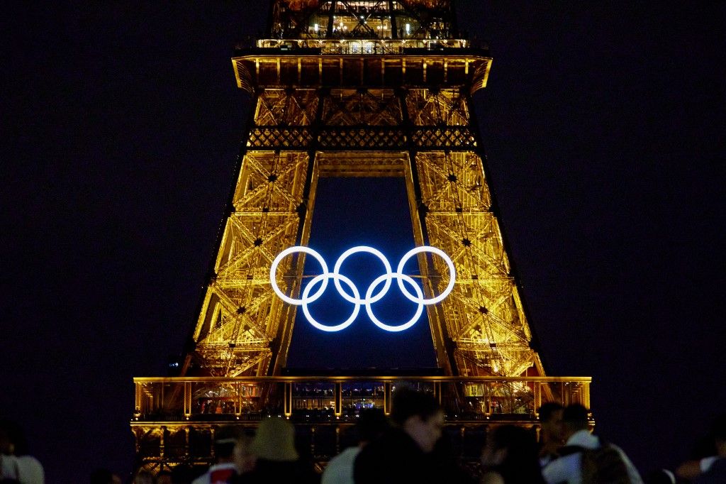 The Olympic Rings Displayed On The Eiffel Tower, Párizs új botránya: örökre megváltozhat az Eiffel-torony