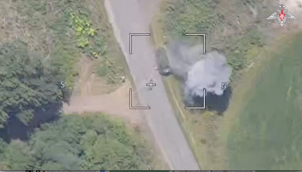 Ukrainian Armed Forces Kozak armored vehicle hit by Lancet munition in Kursk border area
Kurszk, kurszki régió